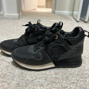 Louis Vuitton runaway sneakers size 39